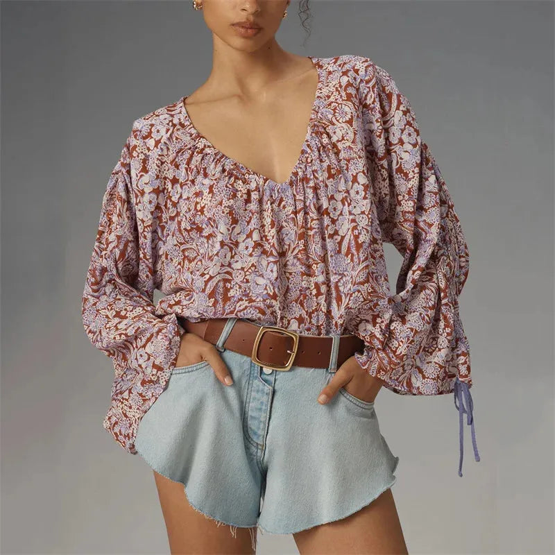 Floral Print Blouse in Lightweight Fabric - Women's Casual Top for Everyday Wear