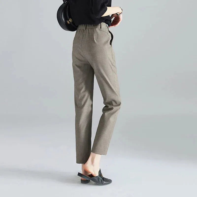 High-Waist Trousers in Soft Fabric - Chic Casual Pants for Everyday Wear - Available in Multiple Sizes