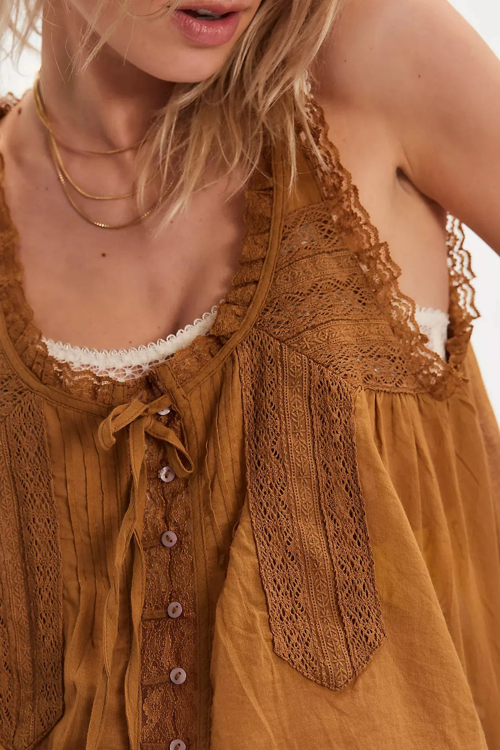 Lace Two-Piece Set for Women | Elegant Design | Perfect for Parties and Special Occasions