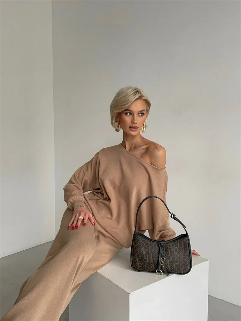 Loungewear Set - Soft Cotton Fabric - Stylish Comfort - Ideal for Relaxation and Home Wear