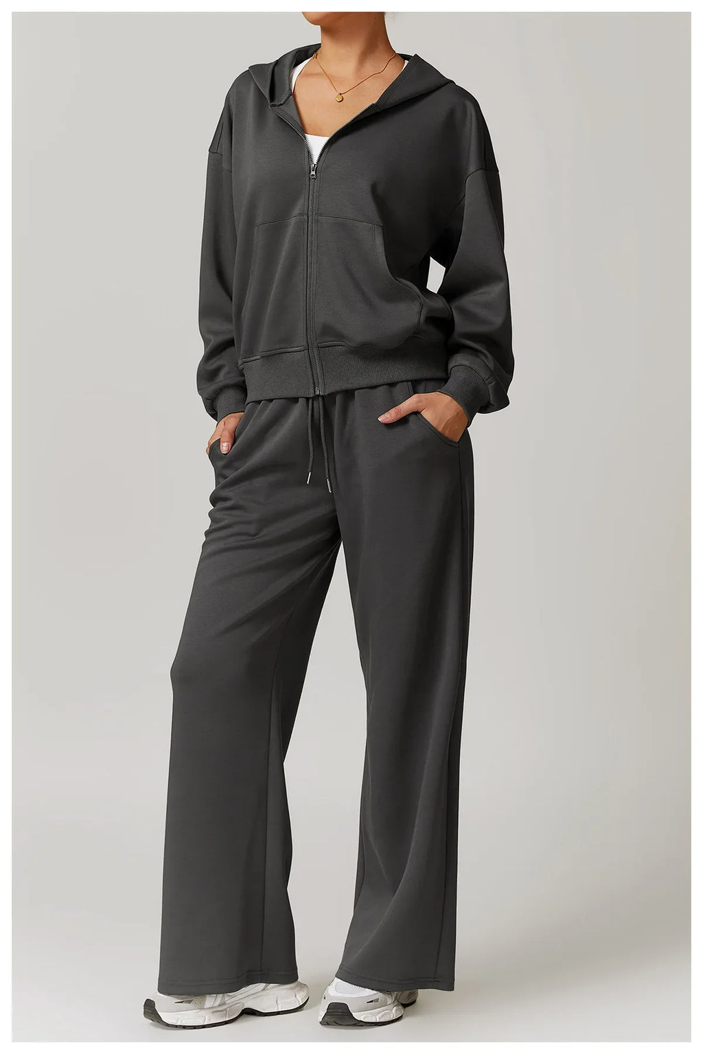 Seamless Athletic Set for Everyday Wear - Comfortable Stretch Fabric, Modern Design, Ideal for Gym and Casual Activities