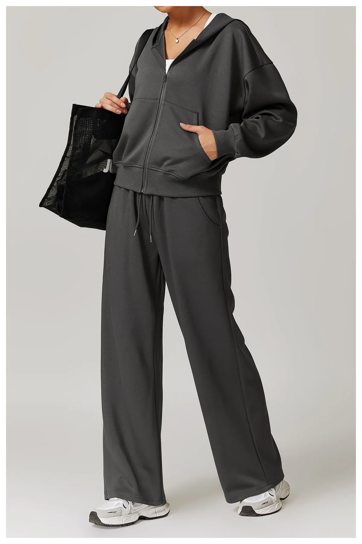 Seamless Athletic Set for Everyday Wear - Comfortable Stretch Fabric, Modern Design, Ideal for Gym and Casual Activities