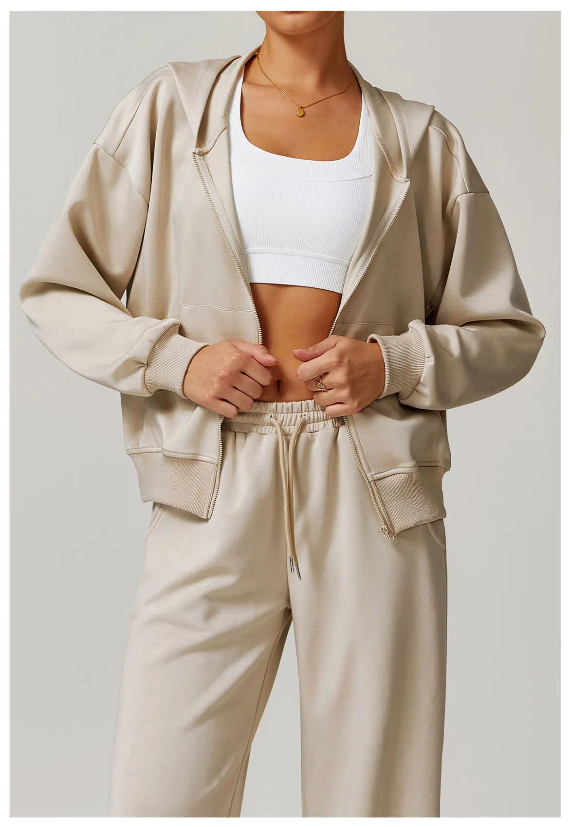 Seamless Athletic Set for Everyday Wear - Comfortable Stretch Fabric, Modern Design, Ideal for Gym and Casual Activities