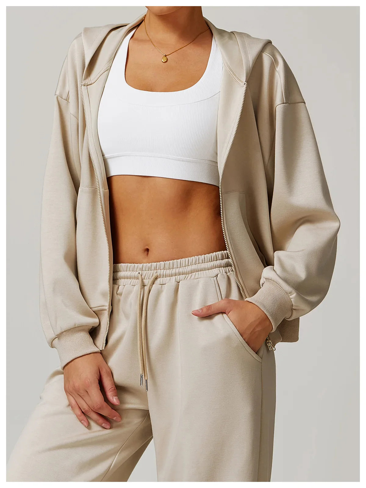 Seamless Athletic Set for Everyday Wear - Comfortable Stretch Fabric, Modern Design, Ideal for Gym and Casual Activities