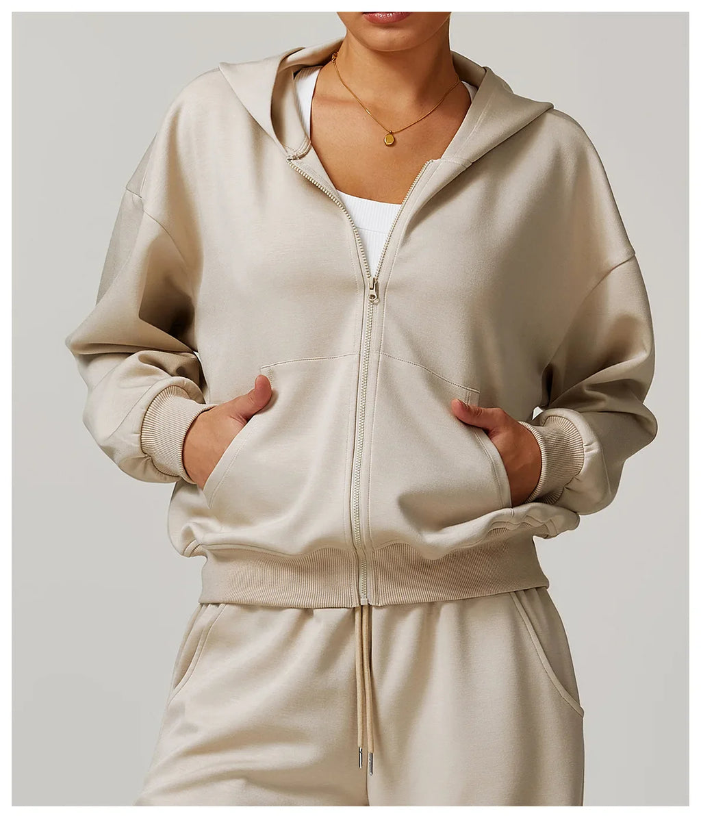 Seamless Athletic Set for Everyday Wear - Comfortable Stretch Fabric, Modern Design, Ideal for Gym and Casual Activities