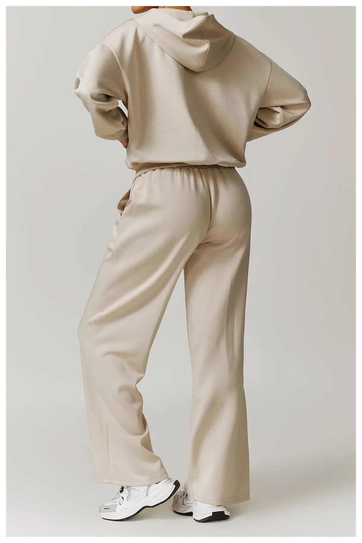 Seamless Athletic Set for Everyday Wear - Comfortable Stretch Fabric, Modern Design, Ideal for Gym and Casual Activities