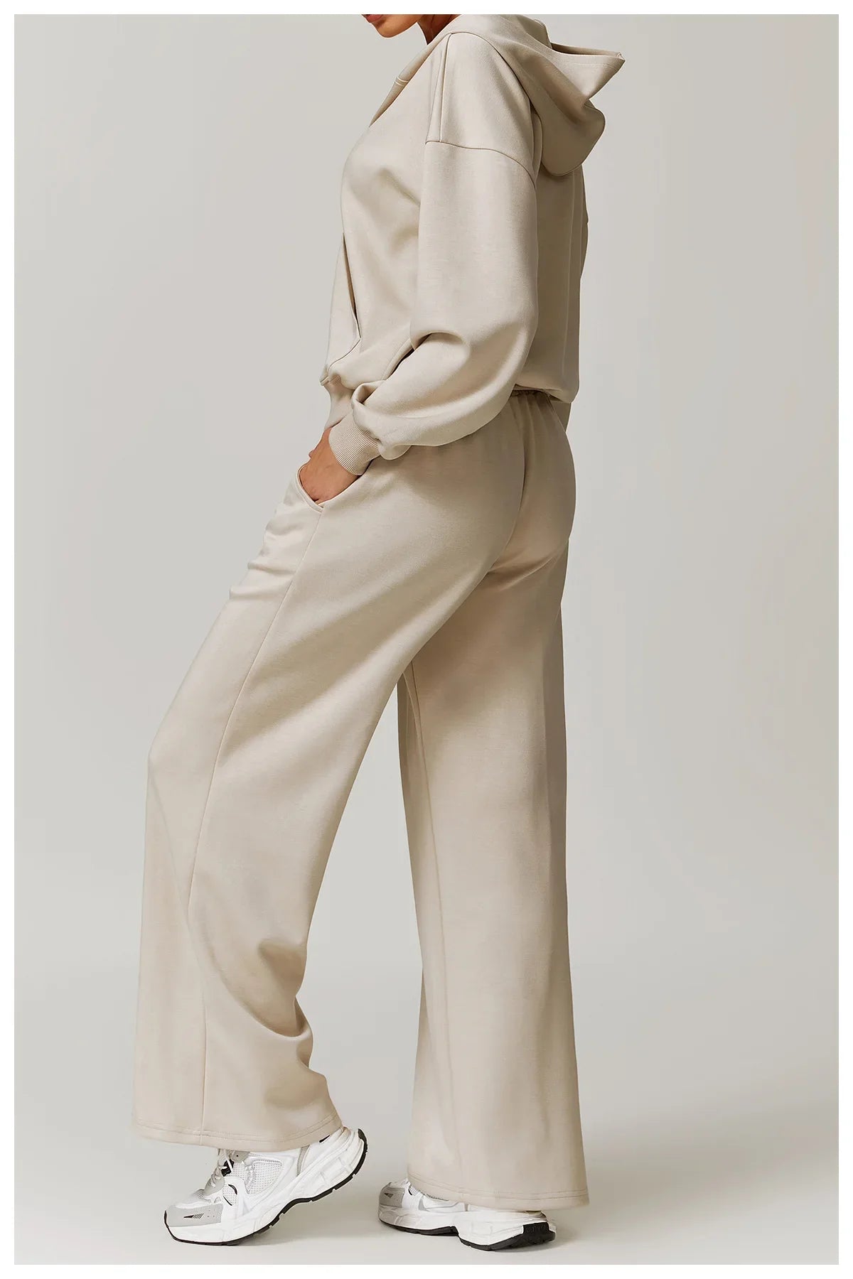 Seamless Athletic Set for Everyday Wear - Comfortable Stretch Fabric, Modern Design, Ideal for Gym and Casual Activities