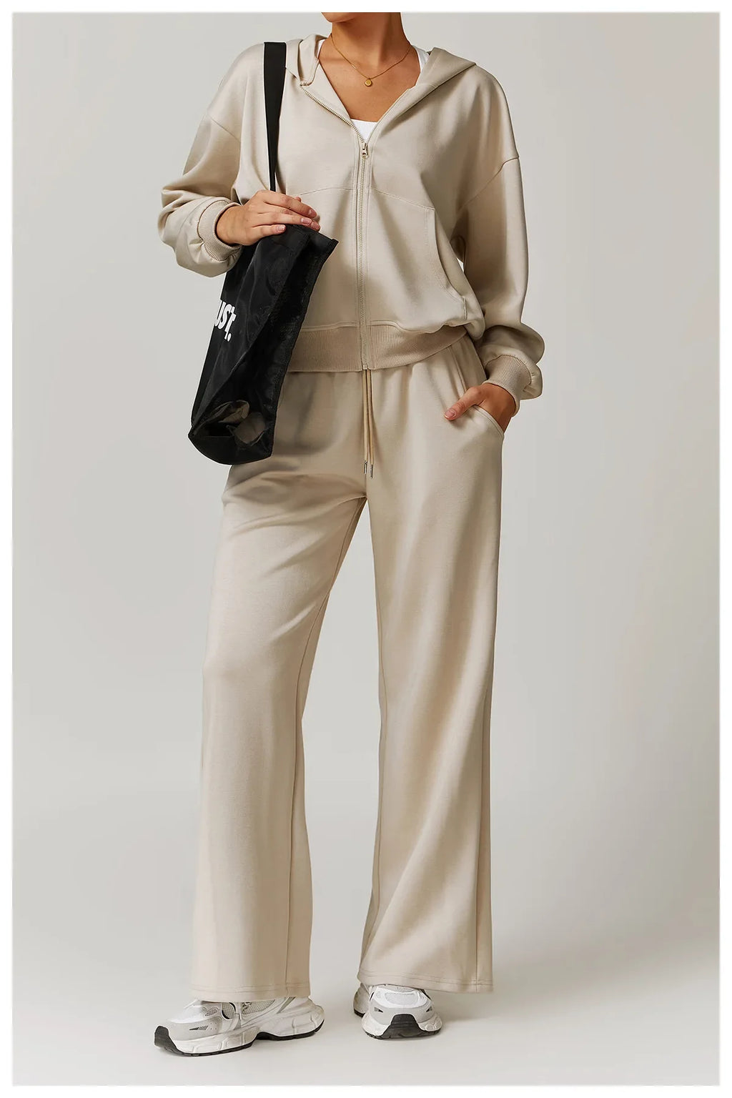 Seamless Athletic Set for Everyday Wear - Comfortable Stretch Fabric, Modern Design, Ideal for Gym and Casual Activities