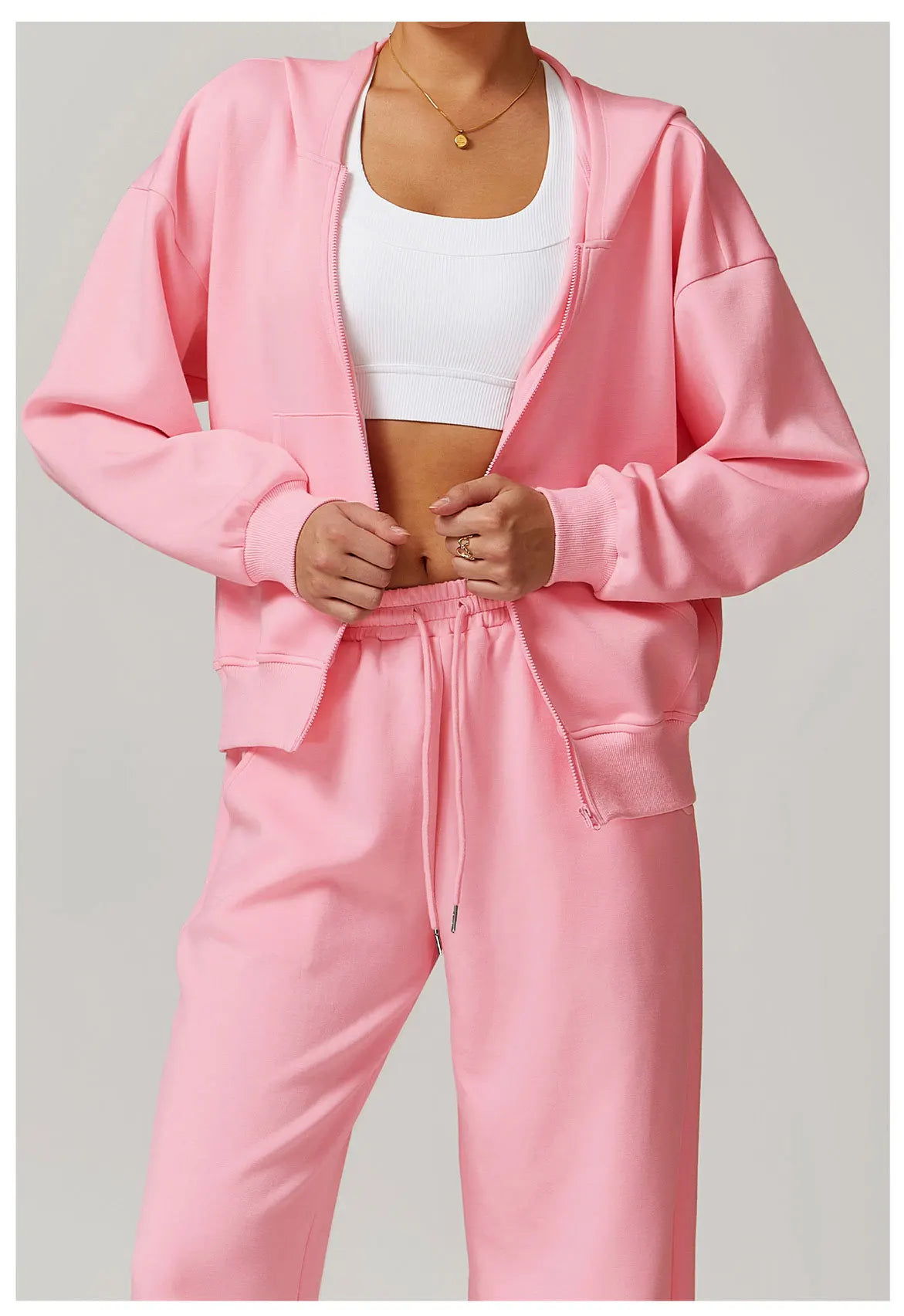 Seamless Athletic Set for Everyday Wear - Comfortable Stretch Fabric, Modern Design, Ideal for Gym and Casual Activities