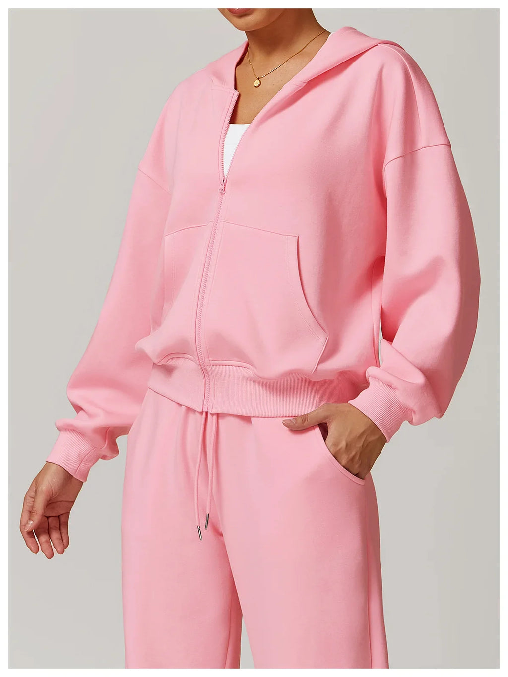 Seamless Athletic Set for Everyday Wear - Comfortable Stretch Fabric, Modern Design, Ideal for Gym and Casual Activities