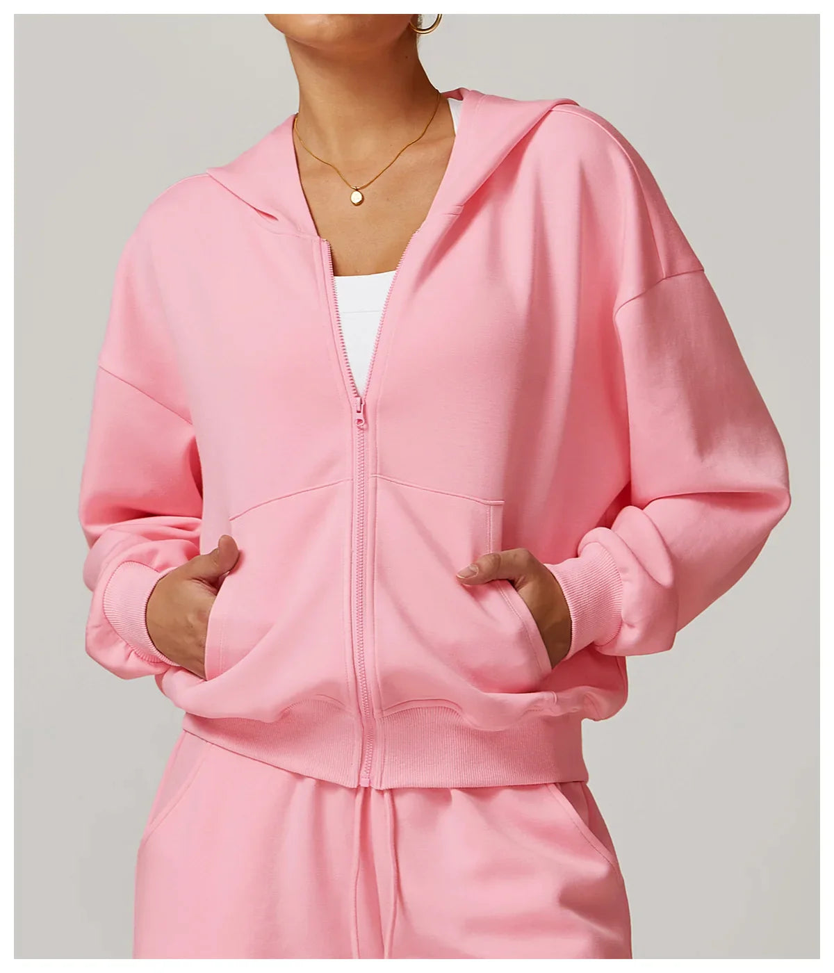 Seamless Athletic Set for Everyday Wear - Comfortable Stretch Fabric, Modern Design, Ideal for Gym and Casual Activities