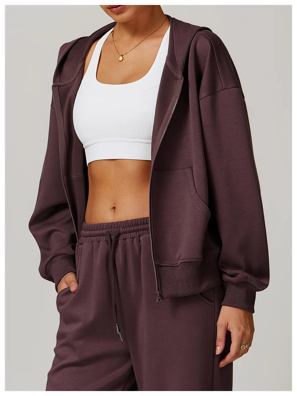 Seamless Athletic Set for Everyday Wear - Comfortable Stretch Fabric, Modern Design, Ideal for Gym and Casual Activities