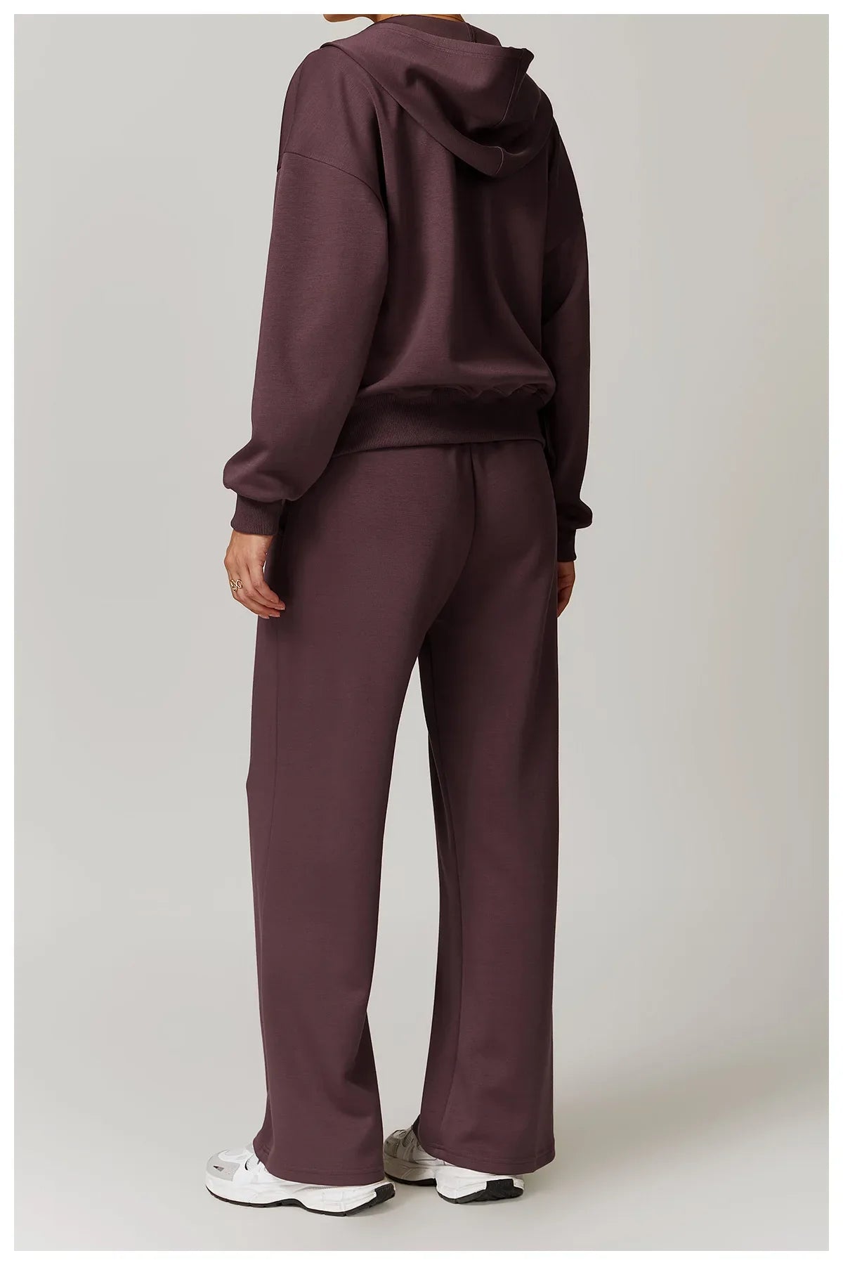 Seamless Athletic Set for Everyday Wear - Comfortable Stretch Fabric, Modern Design, Ideal for Gym and Casual Activities