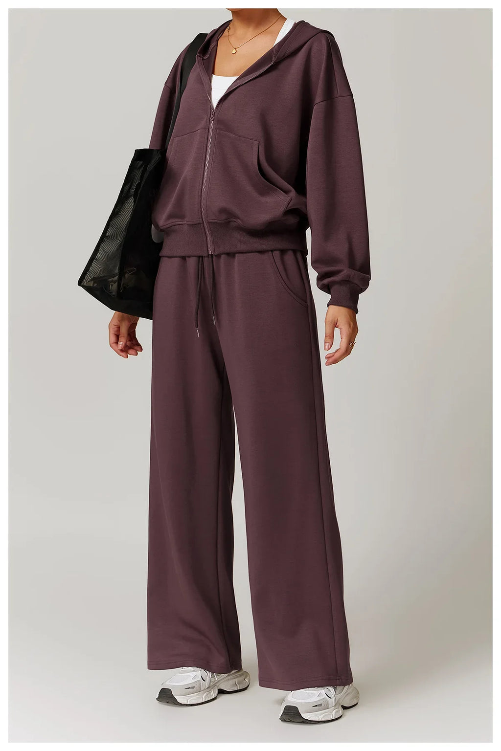 Seamless Athletic Set for Everyday Wear - Comfortable Stretch Fabric, Modern Design, Ideal for Gym and Casual Activities