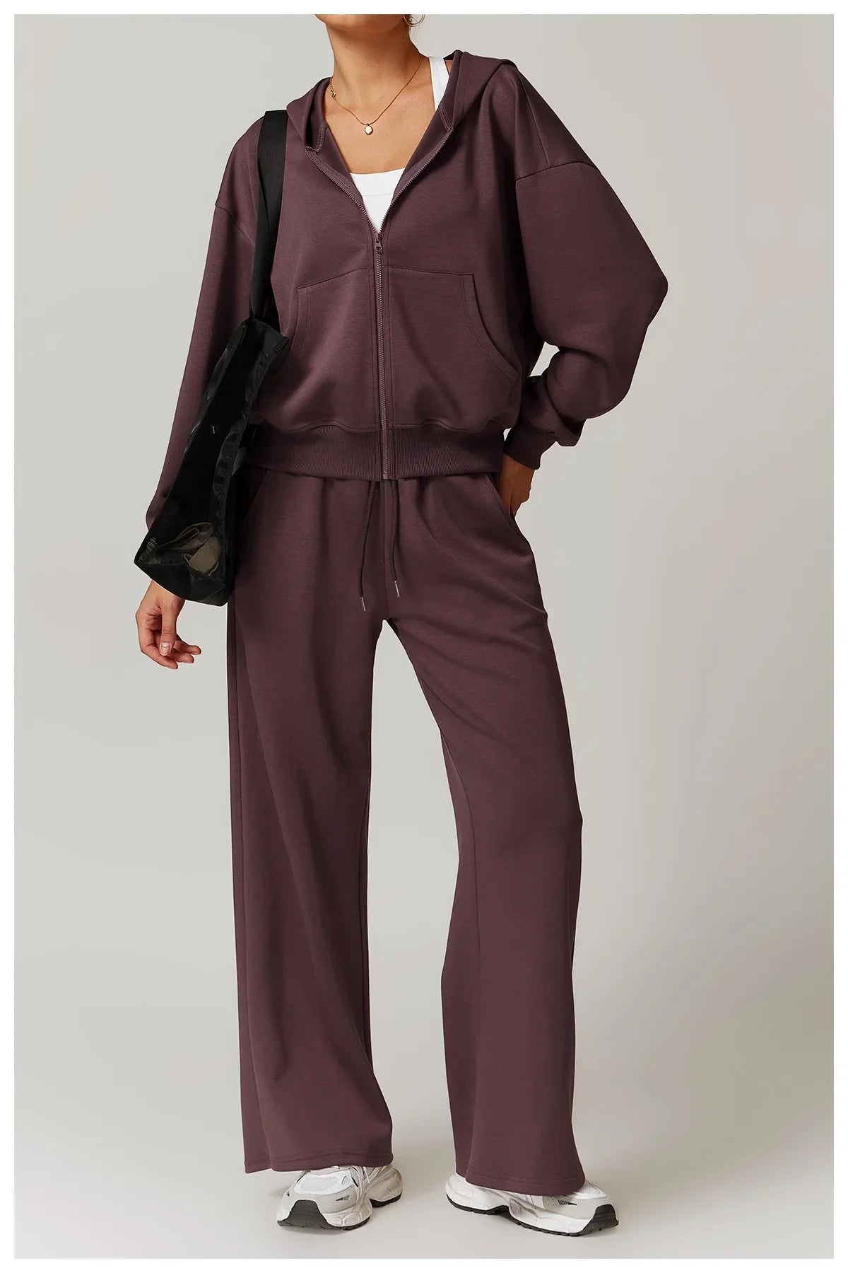 Seamless Athletic Set for Everyday Wear - Comfortable Stretch Fabric, Modern Design, Ideal for Gym and Casual Activities