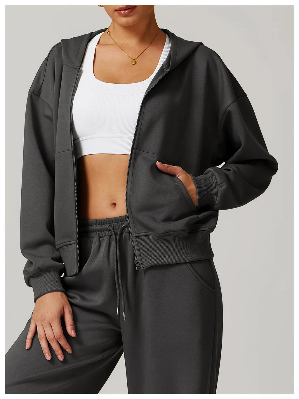 Seamless Athletic Set for Everyday Wear - Comfortable Stretch Fabric, Modern Design, Ideal for Gym and Casual Activities