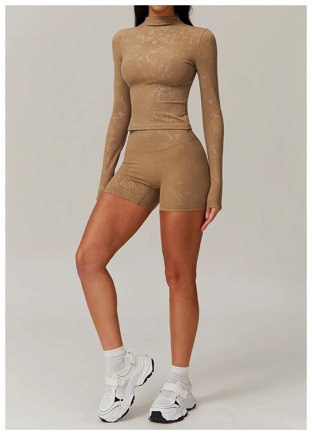 Stretch Fabric Salutation Set for Yoga and Fitness - Comfortable and Flexible Activewear Outfit