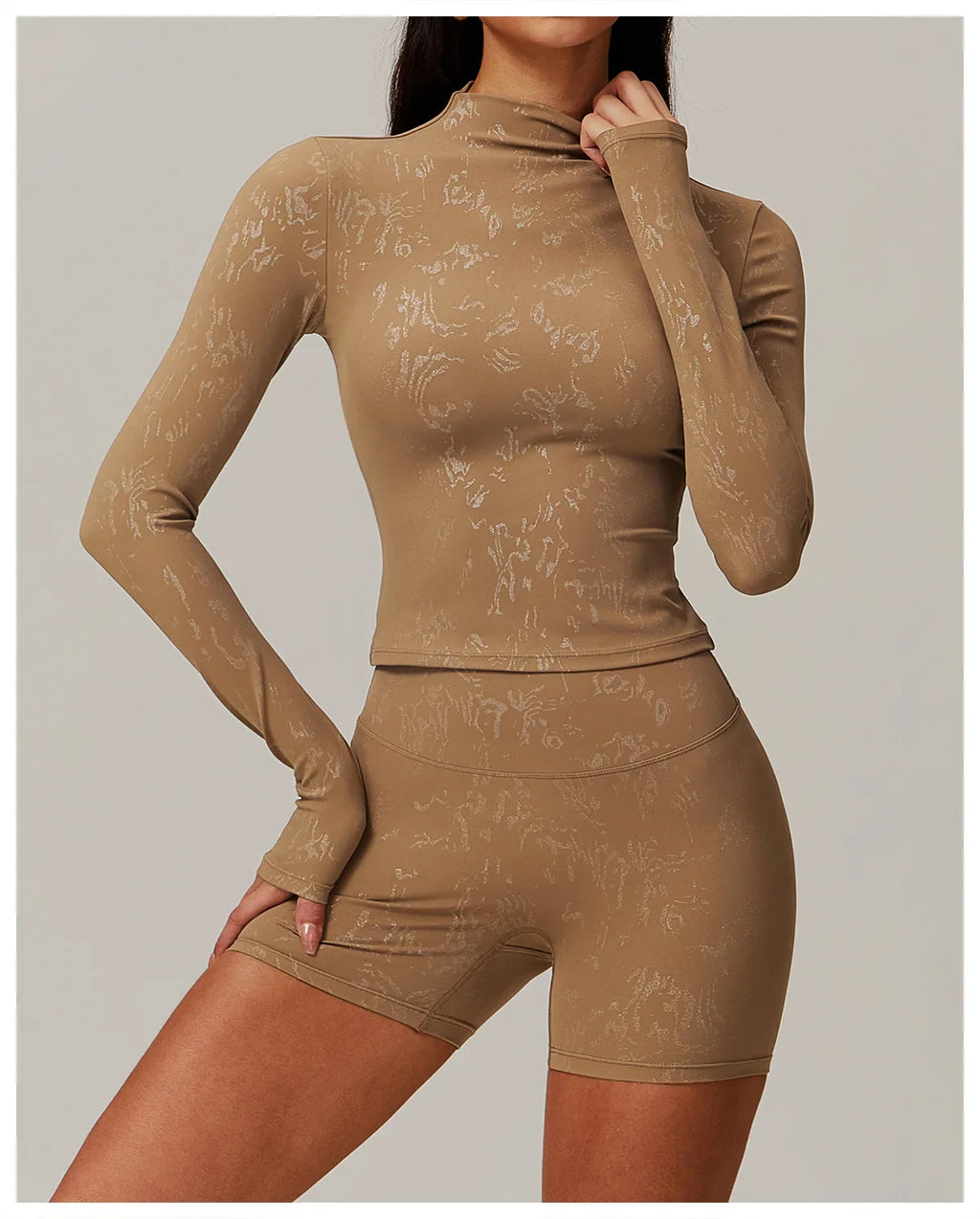 Stretch Fabric Salutation Set for Yoga and Fitness - Comfortable and Flexible Activewear Outfit