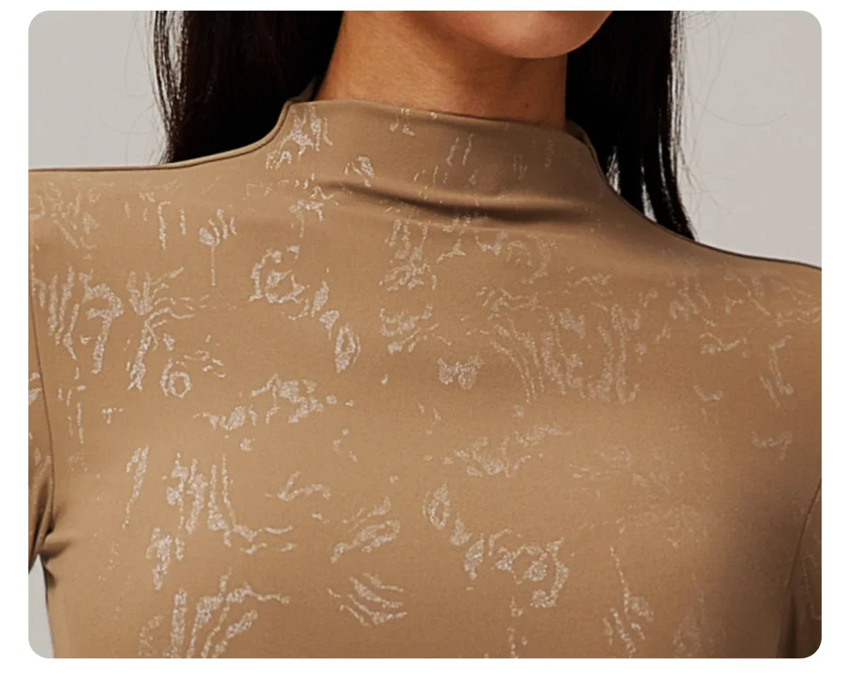 Stretch Fabric Salutation Set for Yoga and Fitness - Comfortable and Flexible Activewear Outfit