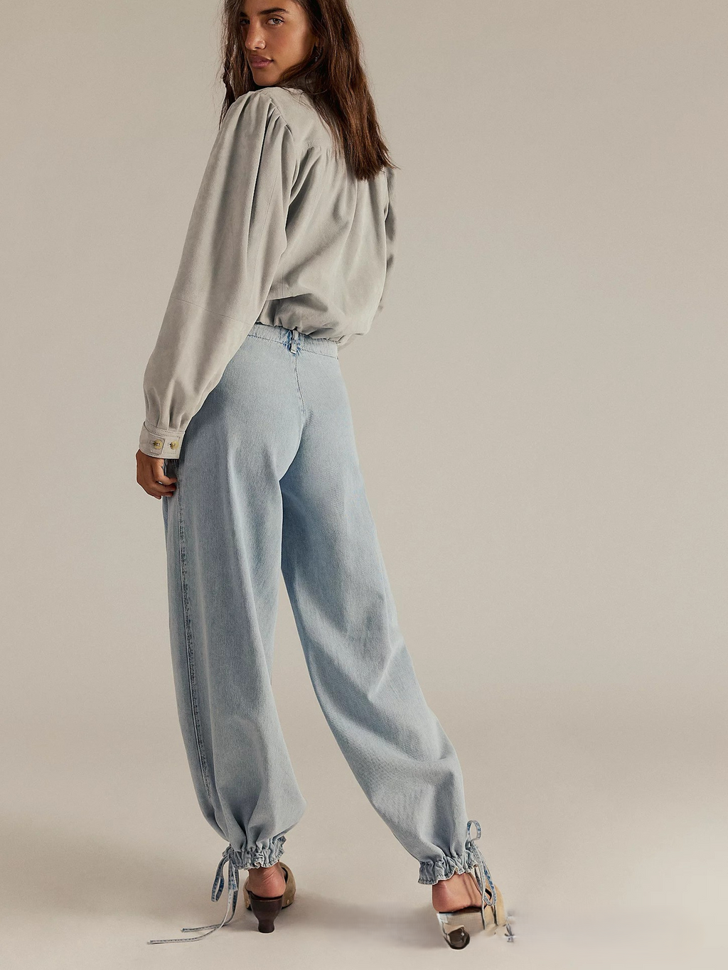 Wide-Leg Denim Jeans for Women - Comfortable Cotton Fabric - Casual Everyday Wear - Various Sizes Available