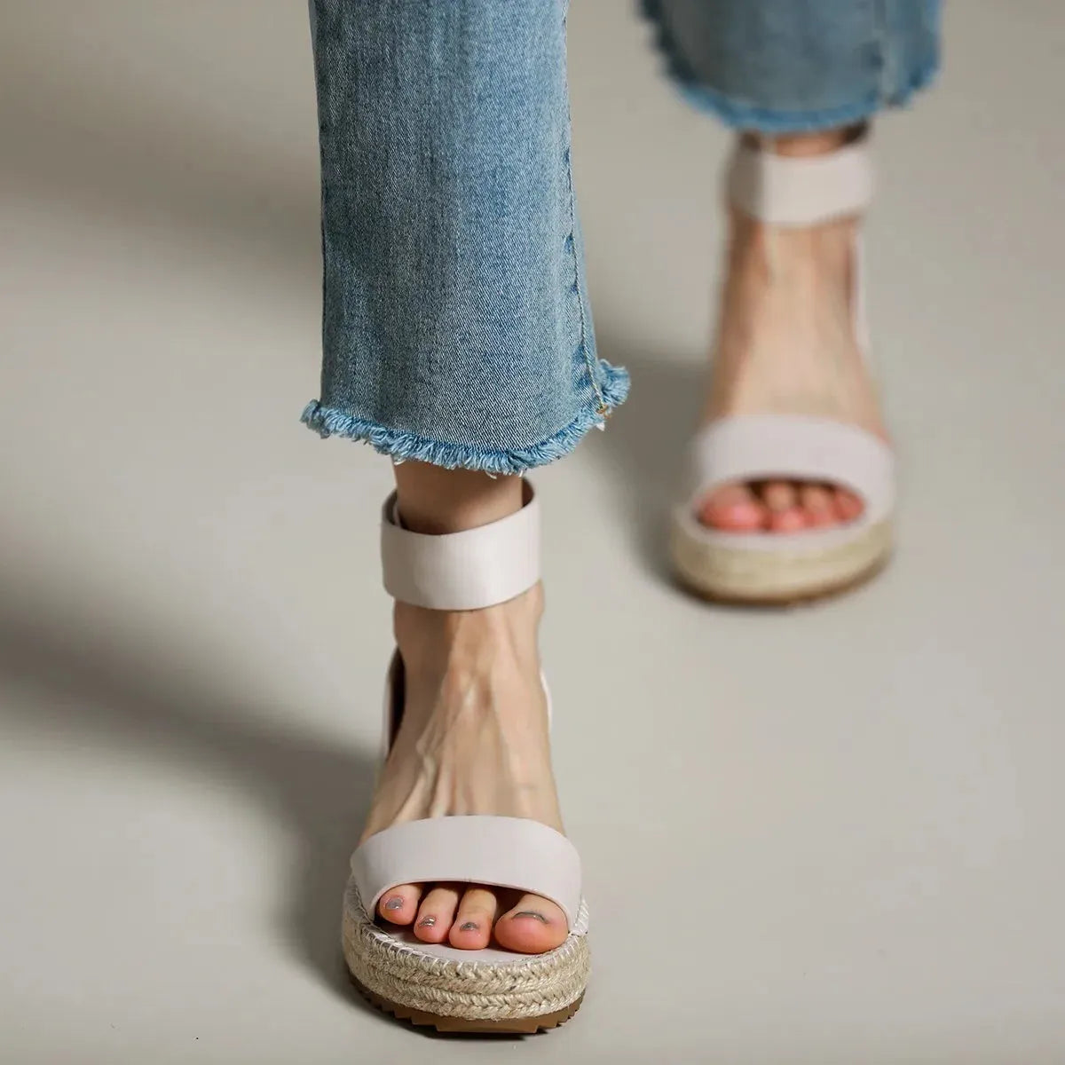 Women's Leather Strap Sandals - Classic Design for Everyday Wear - Comfortable and Stylish Footwear