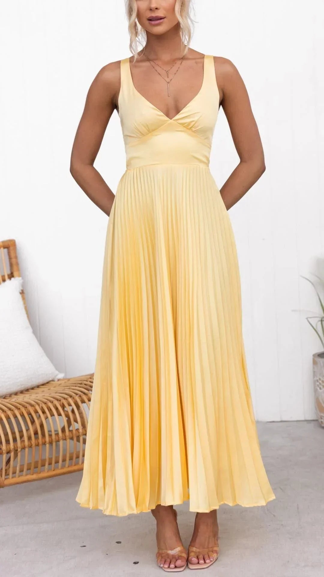 Yellow Women's Pleated V-Neck Maxi Dress - Elegant Summer Evening Wear for Casual or Formal Occasions