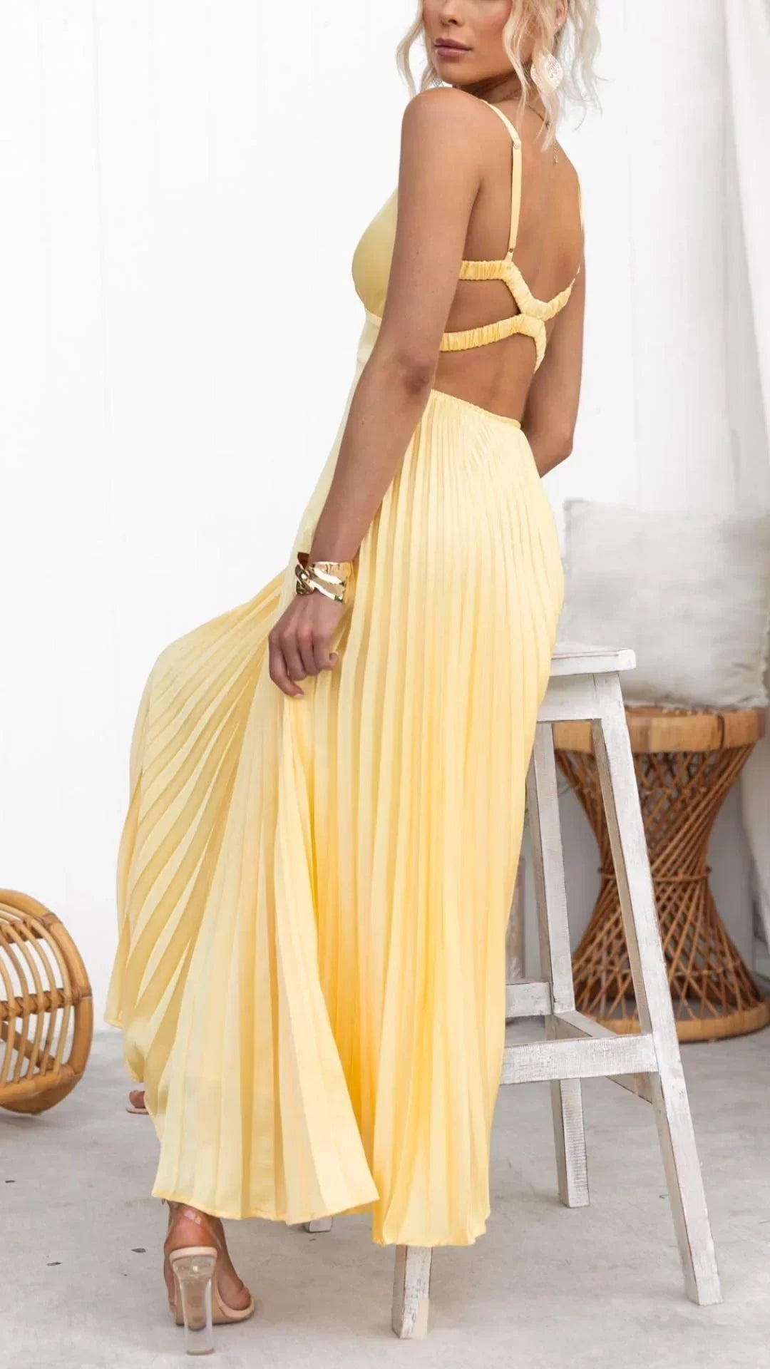 Yellow Women's Pleated V-Neck Maxi Dress - Elegant Summer Evening Wear for Casual or Formal Occasions