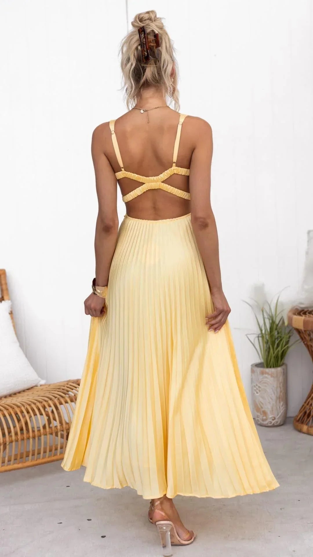 Yellow Women's Pleated V-Neck Maxi Dress - Elegant Summer Evening Wear for Casual or Formal Occasions