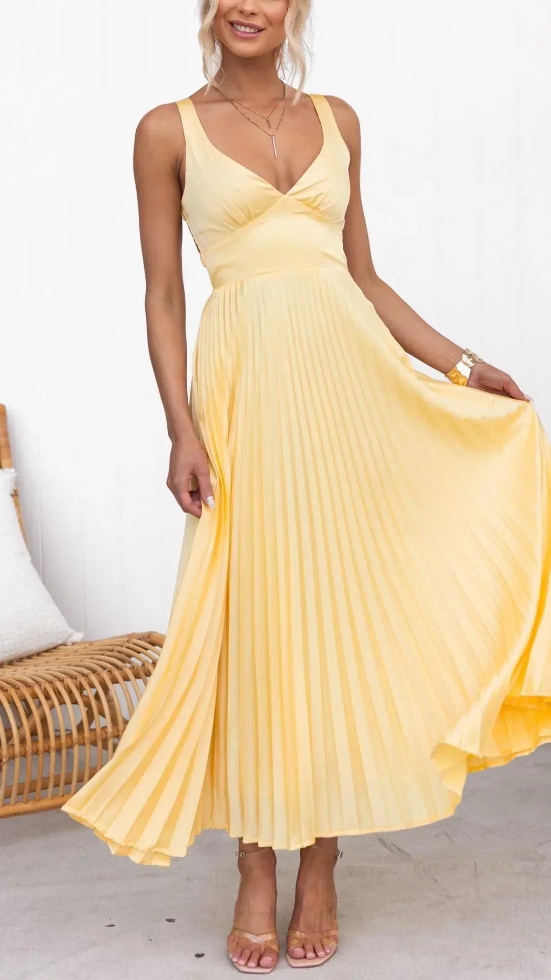 Yellow Women's Pleated V-Neck Maxi Dress - Elegant Summer Evening Wear for Casual or Formal Occasions